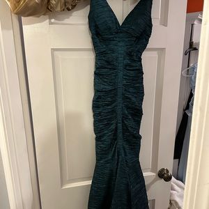Cache mermaid gown. Rouched green and black colored. Size 0. Worn once.